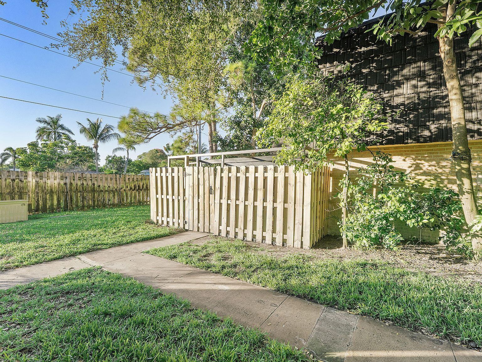 291 Woodland Rd Palm Springs, FL 33461 - Thumbnail 3