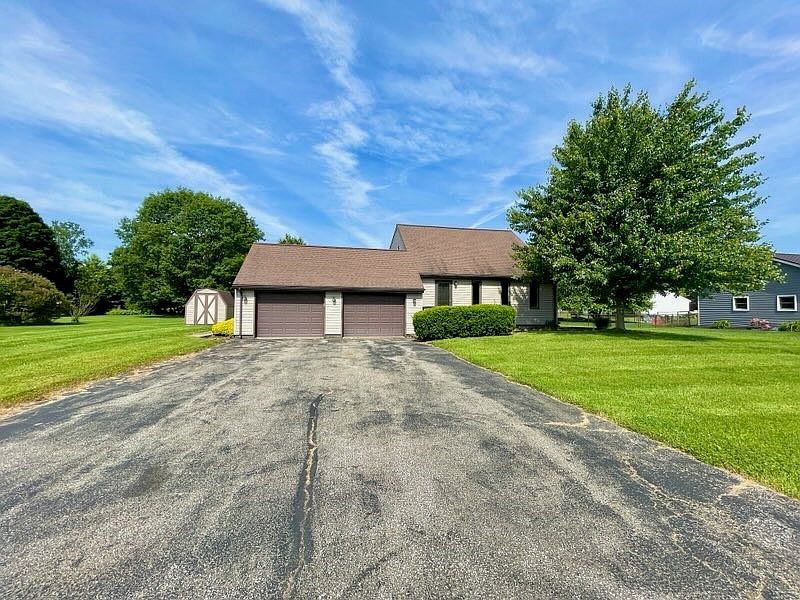 202 Stonehaven Dr Edinboro, PA 16412 - Thumbnail 3