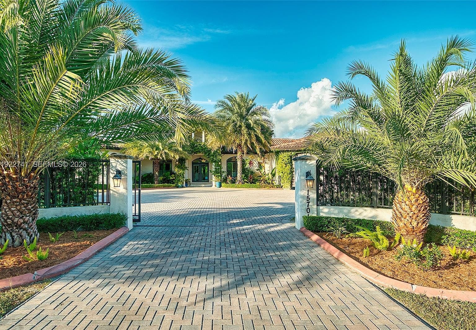 15701 SW 254th St Homestead, FL 33031 - Thumbnail 3