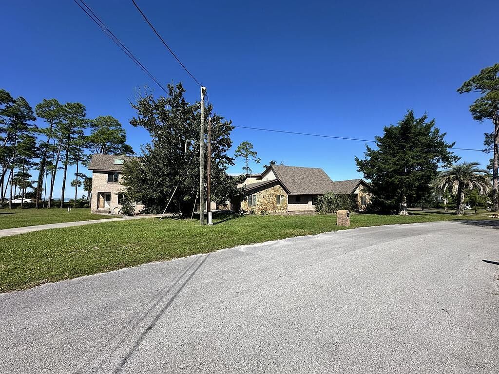 103 Sunset Cir Port Saint Joe, FL 32456 - Thumbnail 3