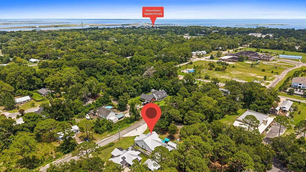 242 15th St Apalachicola, FL 32320 - Thumbnail 3