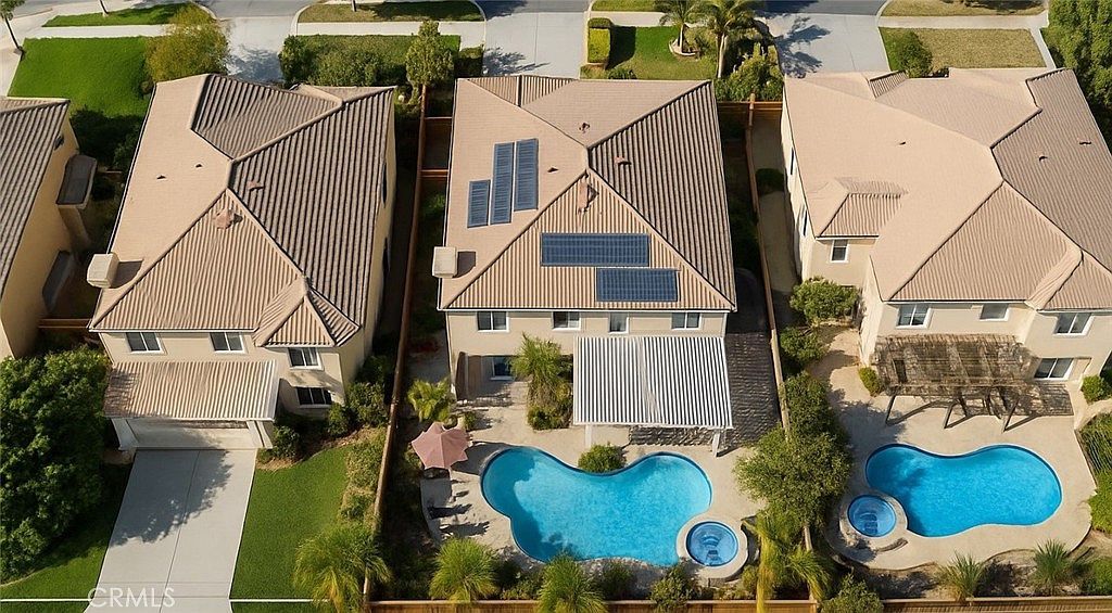 2559 Gilbert Ave Corona, CA 92881 - Thumbnail 3