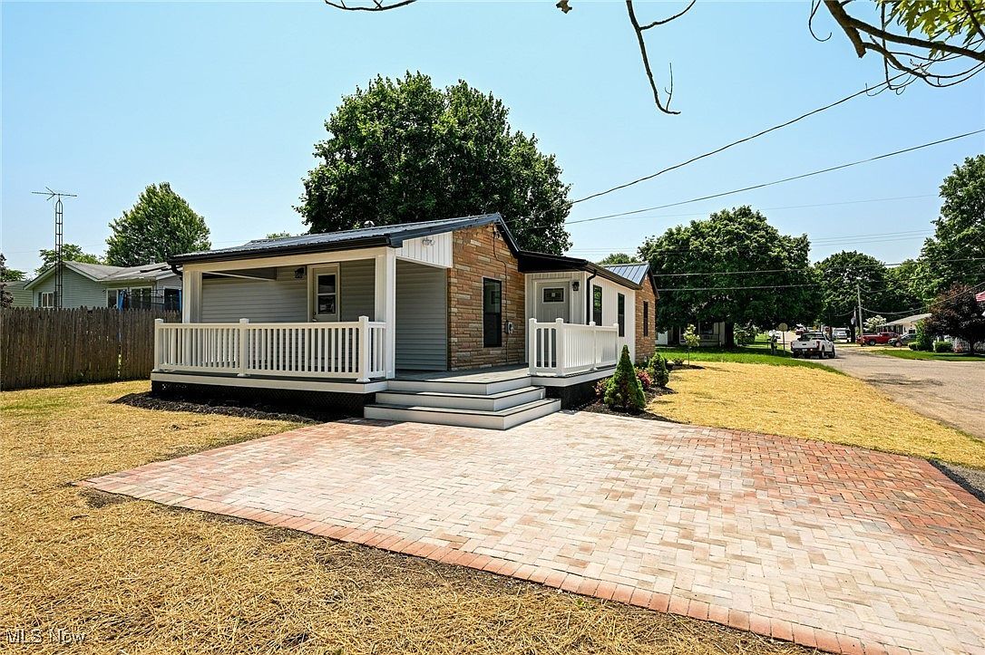 1319 Stratford St Barberton, OH 44203 - Thumbnail 3