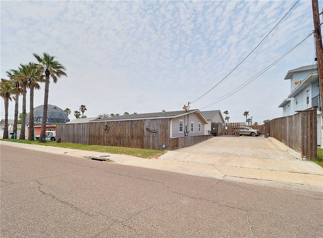 419 E Cotter Ave Port Aransas, TX 78373 - Thumbnail 3