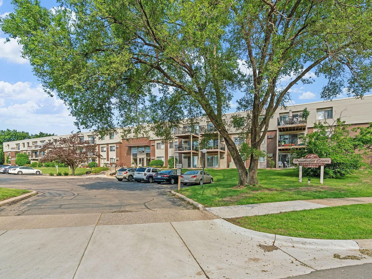 2801 Flag Ave N APT 314 New Hope, MN 55427 - Thumbnail 3