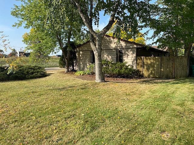 6328 Peacedale Ave Edina, MN 55424 - Thumbnail 3