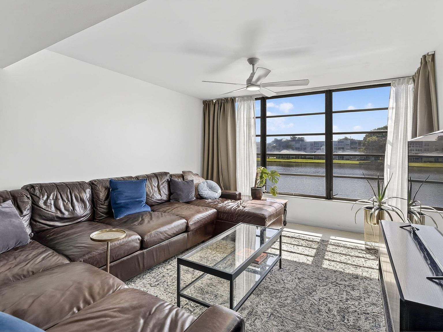 1528 Whitehall Dr APT 202 Davie, FL 33324 - Thumbnail 3