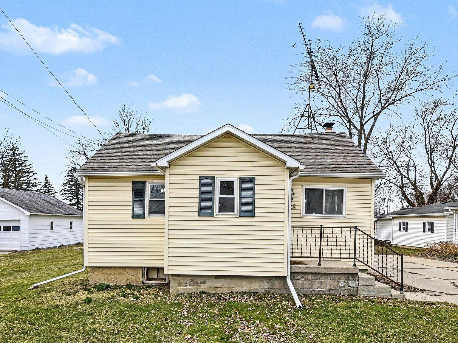 528 S Main St Fowler, MI 48835 - Thumbnail 3