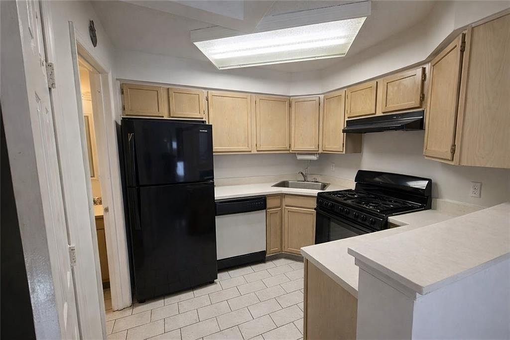 667 Ilyssa Way Staten Island, NY 10312 - Thumbnail 3