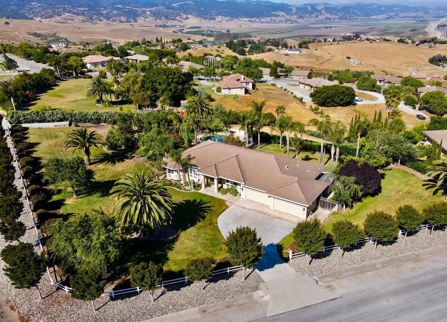 303 Taryn Ct Hollister, CA 95023 - Thumbnail 3