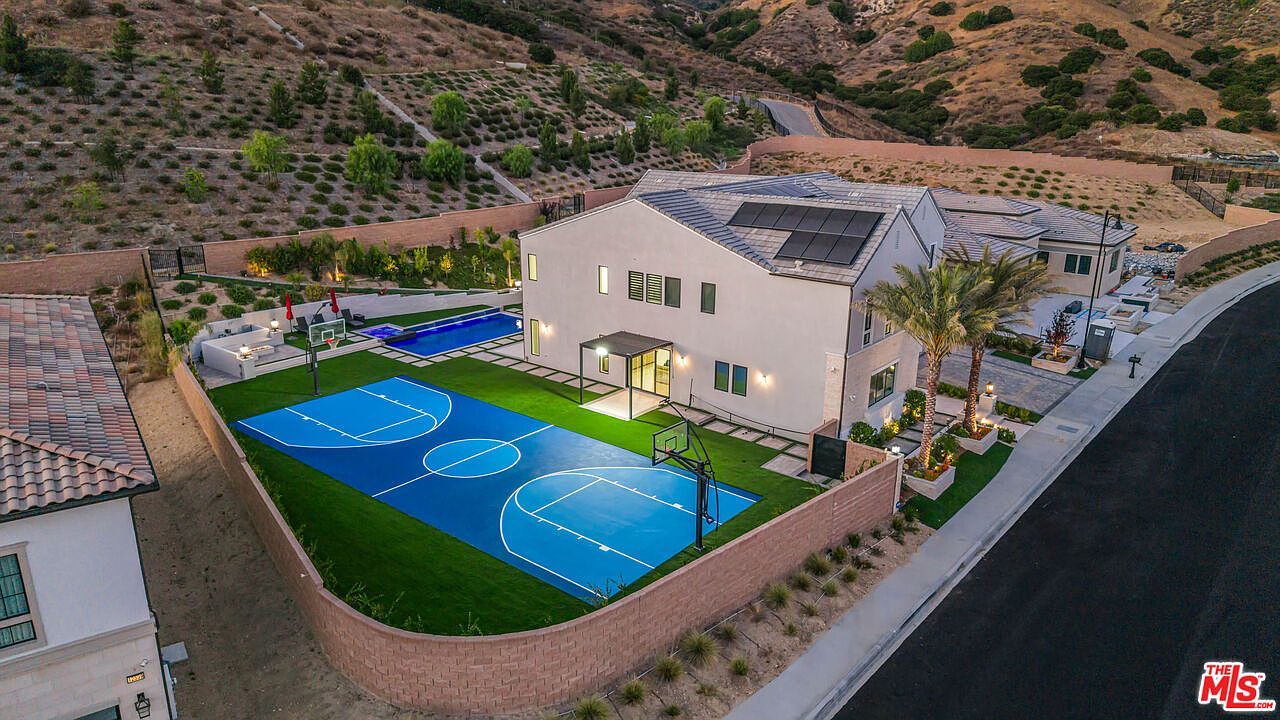 12553 N Ridgeline Rd Northridge, CA 91326 - Thumbnail 3