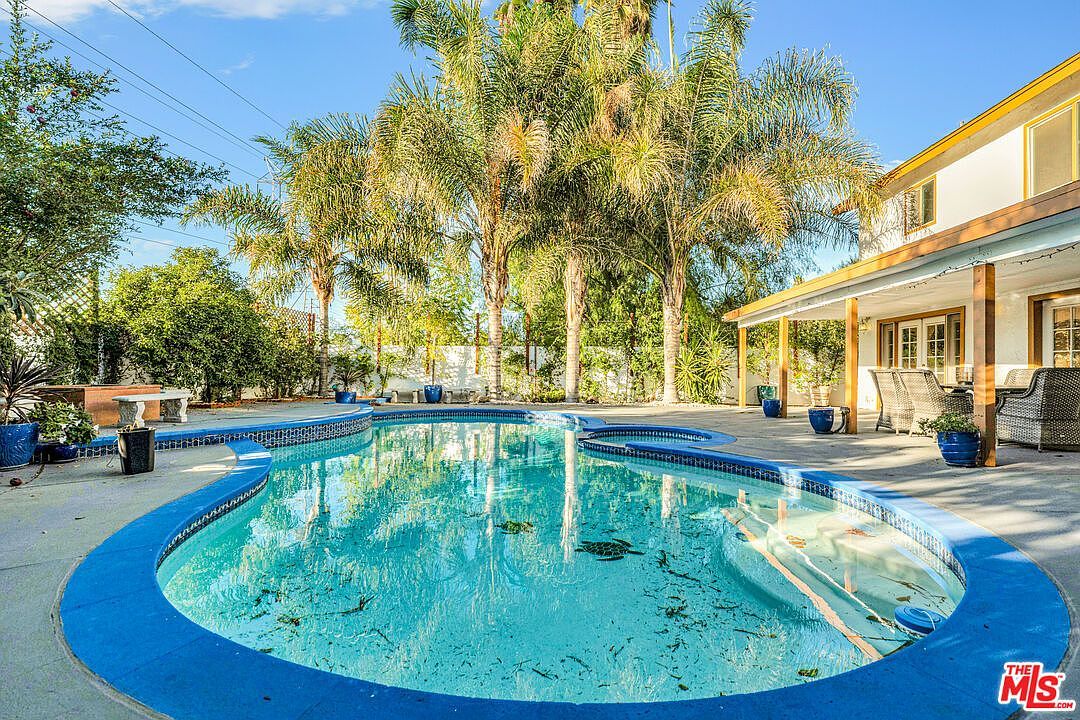 8333 Topeka Dr Northridge, CA 91324 - Thumbnail 3