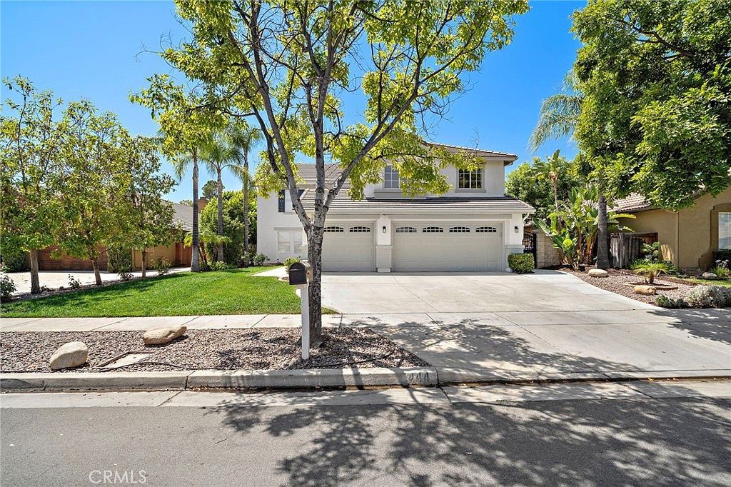 444 Appleby St Corona, CA 92881 - Thumbnail 3