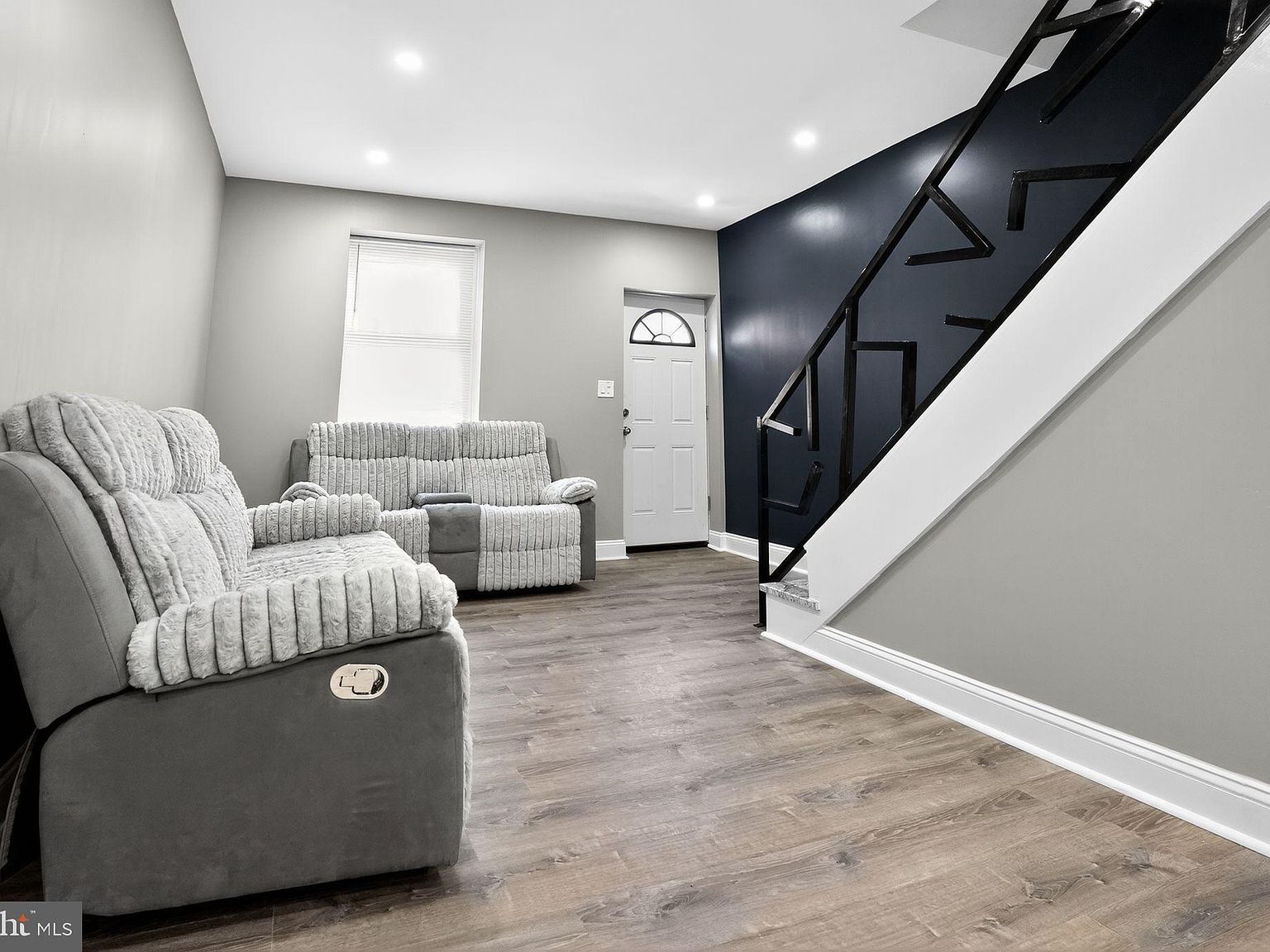 820 W Firth St Philadelphia, PA 19133 - Thumbnail 3