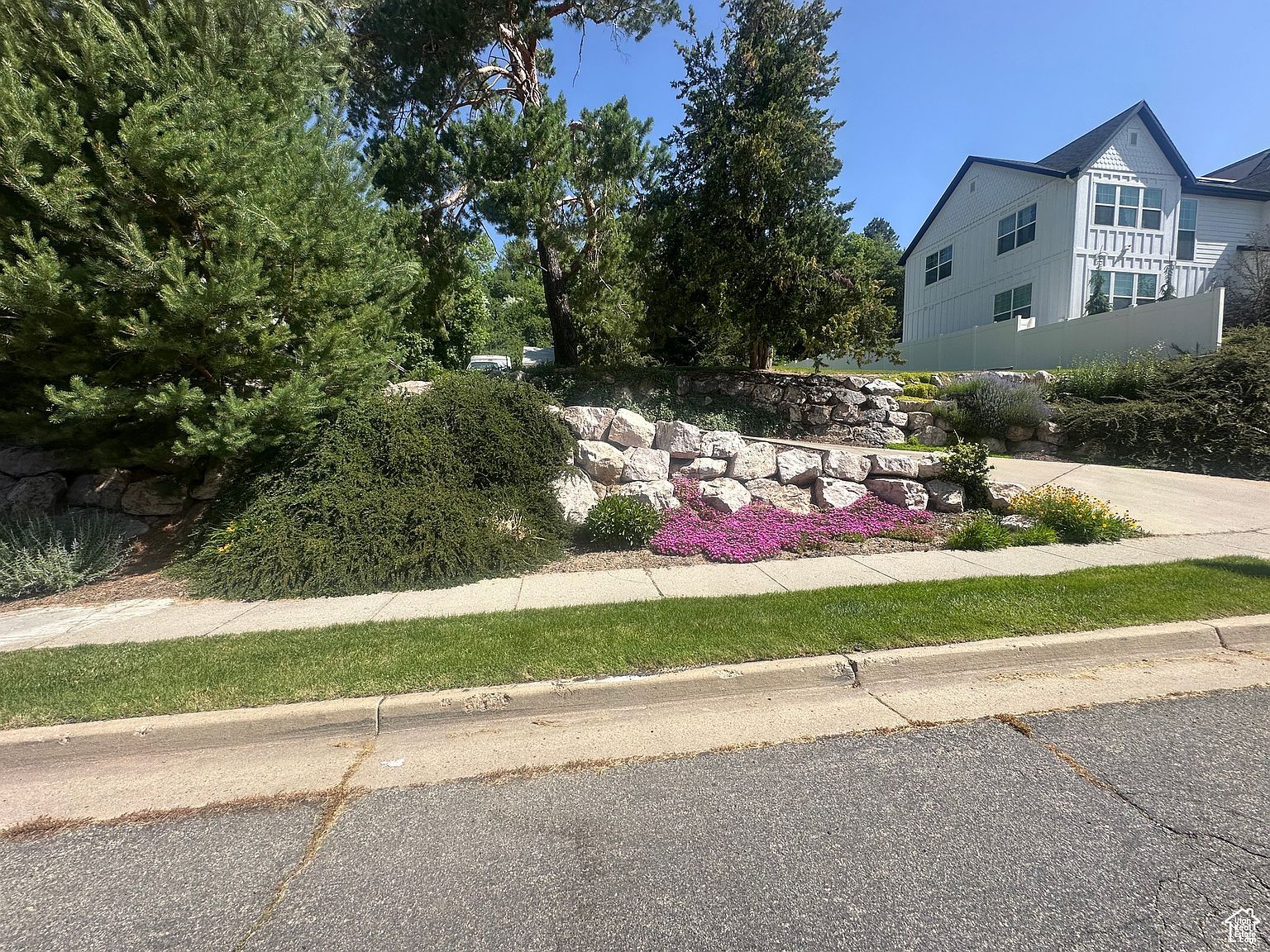 2411 E Kays Creek Dr, Layton, UT, 84040 - Thumbnail 3