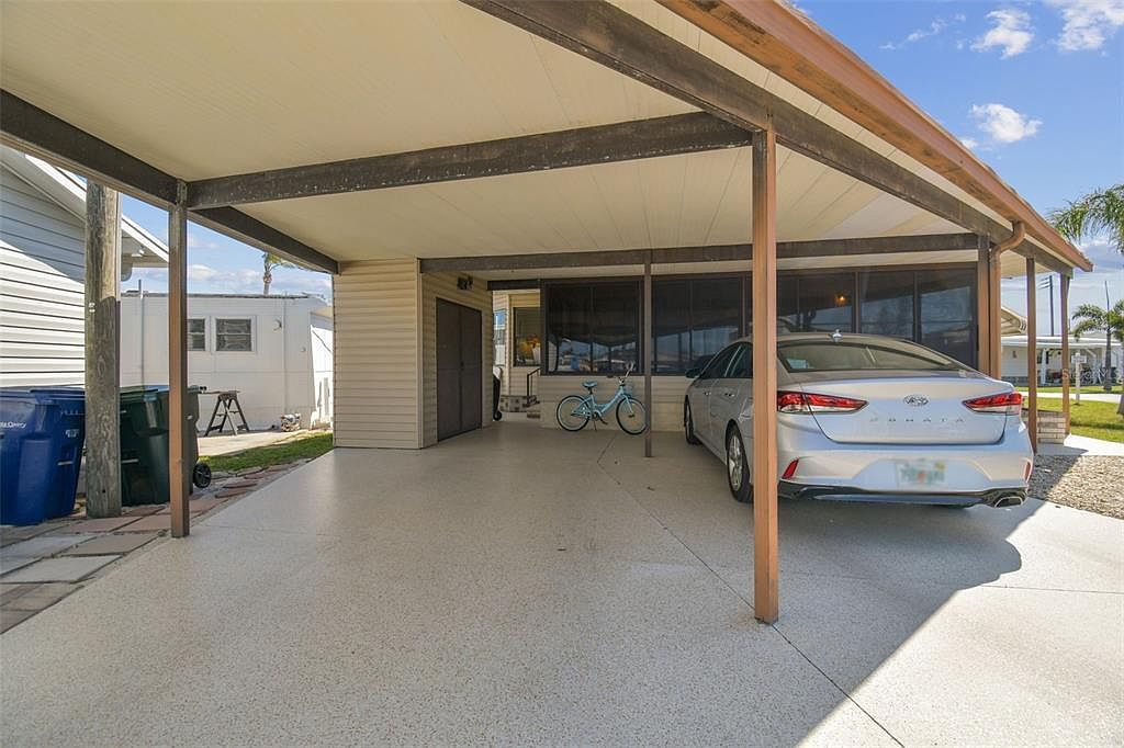 113 Southwinds Dr Sarasota, FL 34231 - Thumbnail 3