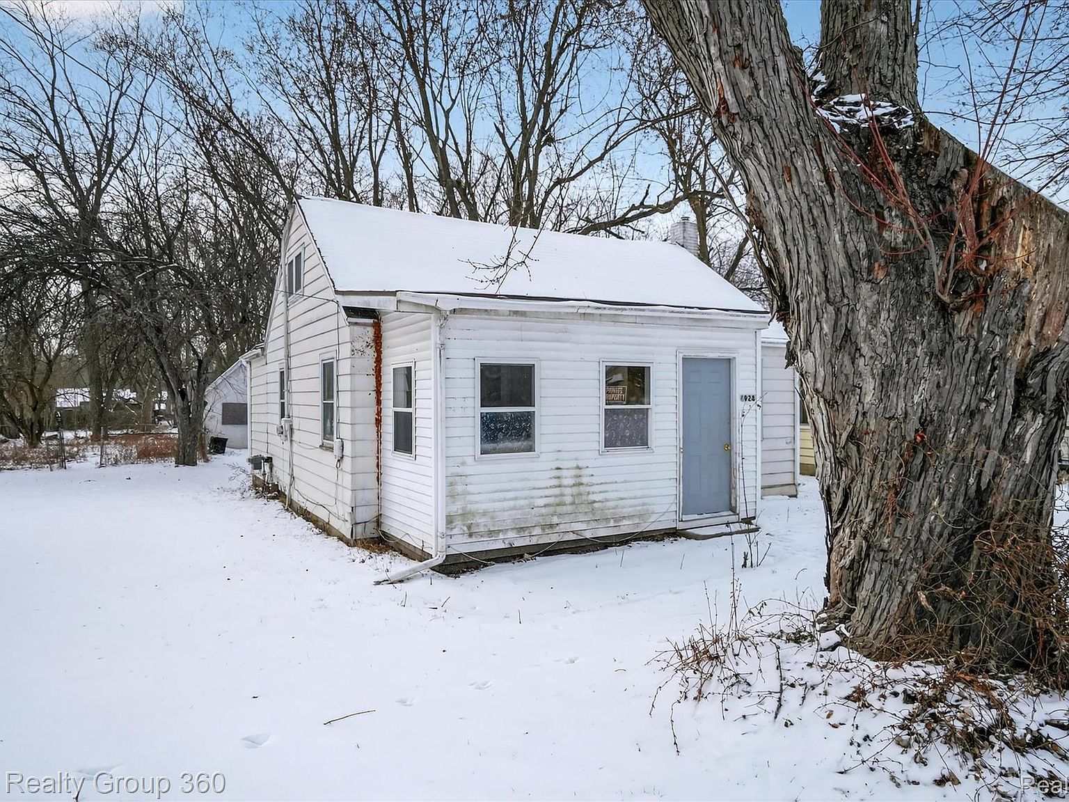 4928 Hughes Rd Lansing, MI 48910 - Thumbnail 3