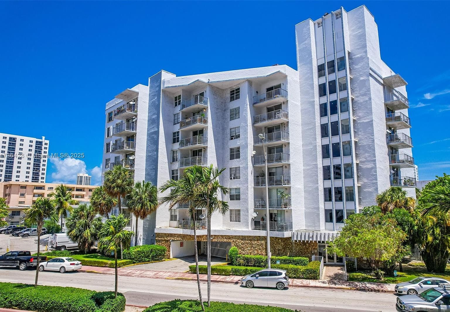 6801 Indian Creek Dr APT 804 Miami Beach, FL 33141 - Thumbnail 3