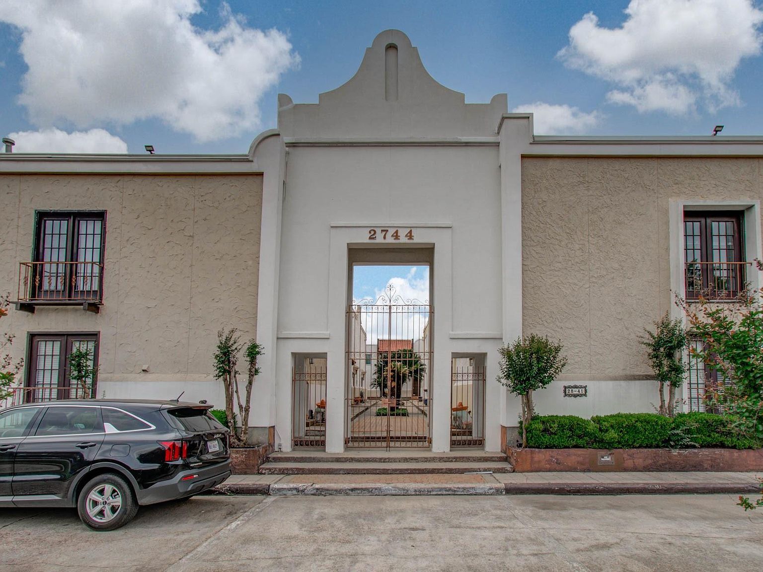 2744 Briarhurst Dr APT 32 Houston, TX 77057 - Thumbnail 3