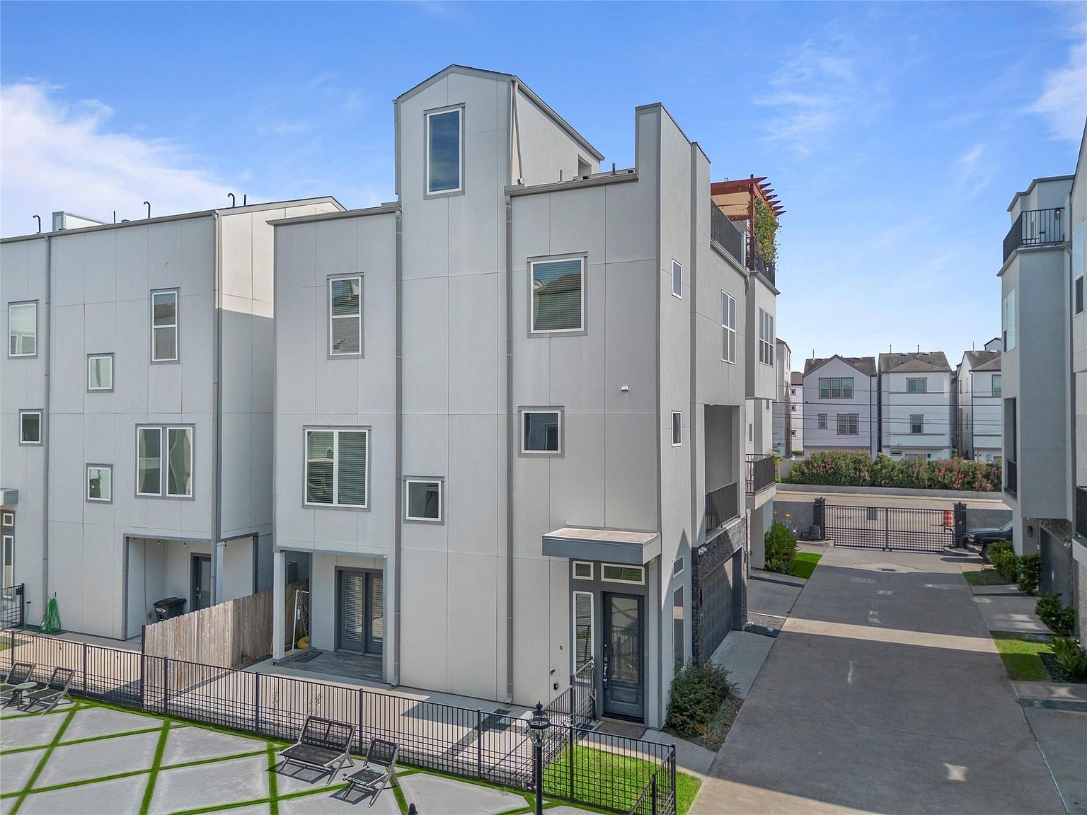 8409 Hempstead Rd UNIT H Houston, TX 77008 - Thumbnail 3