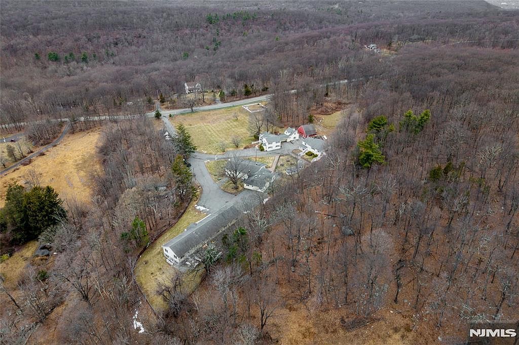 240 Long House Dr W Hewitt, NJ 07421 - Thumbnail 3