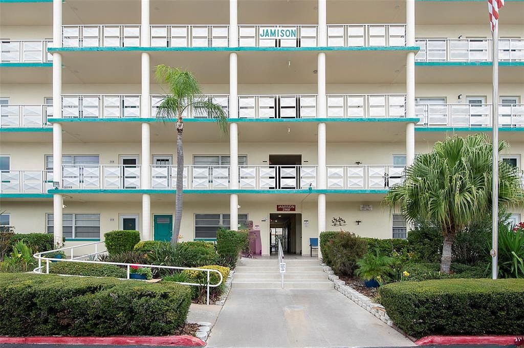 2960 59th St S APT 105 Gulfport, FL 33707 - Thumbnail 3