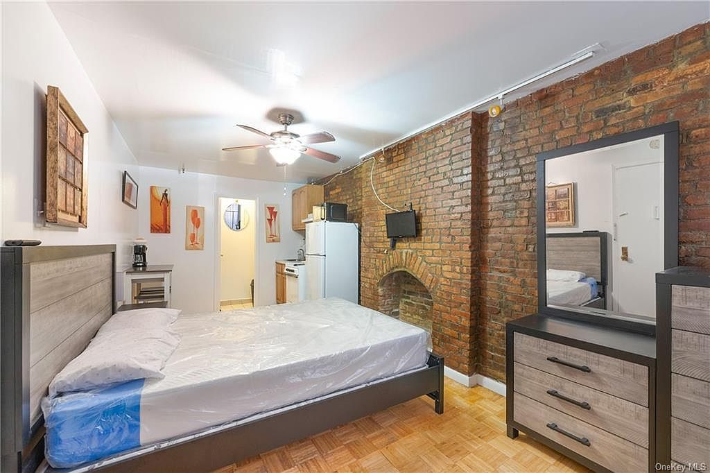 154 E 105th St New York, NY 10029 - Thumbnail 3