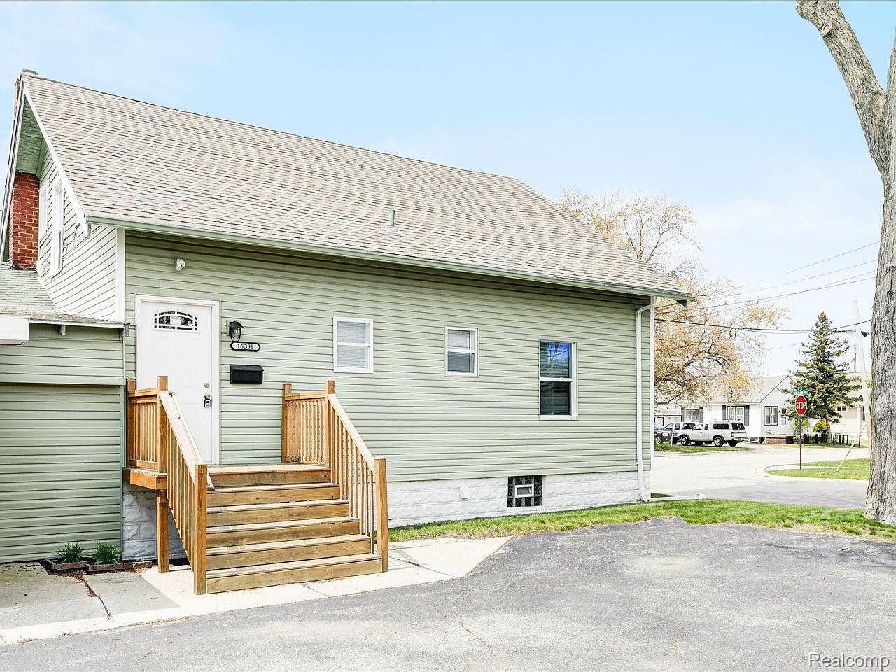 1639 Lapeer Ave Port Huron, MI 48060 - Thumbnail 3