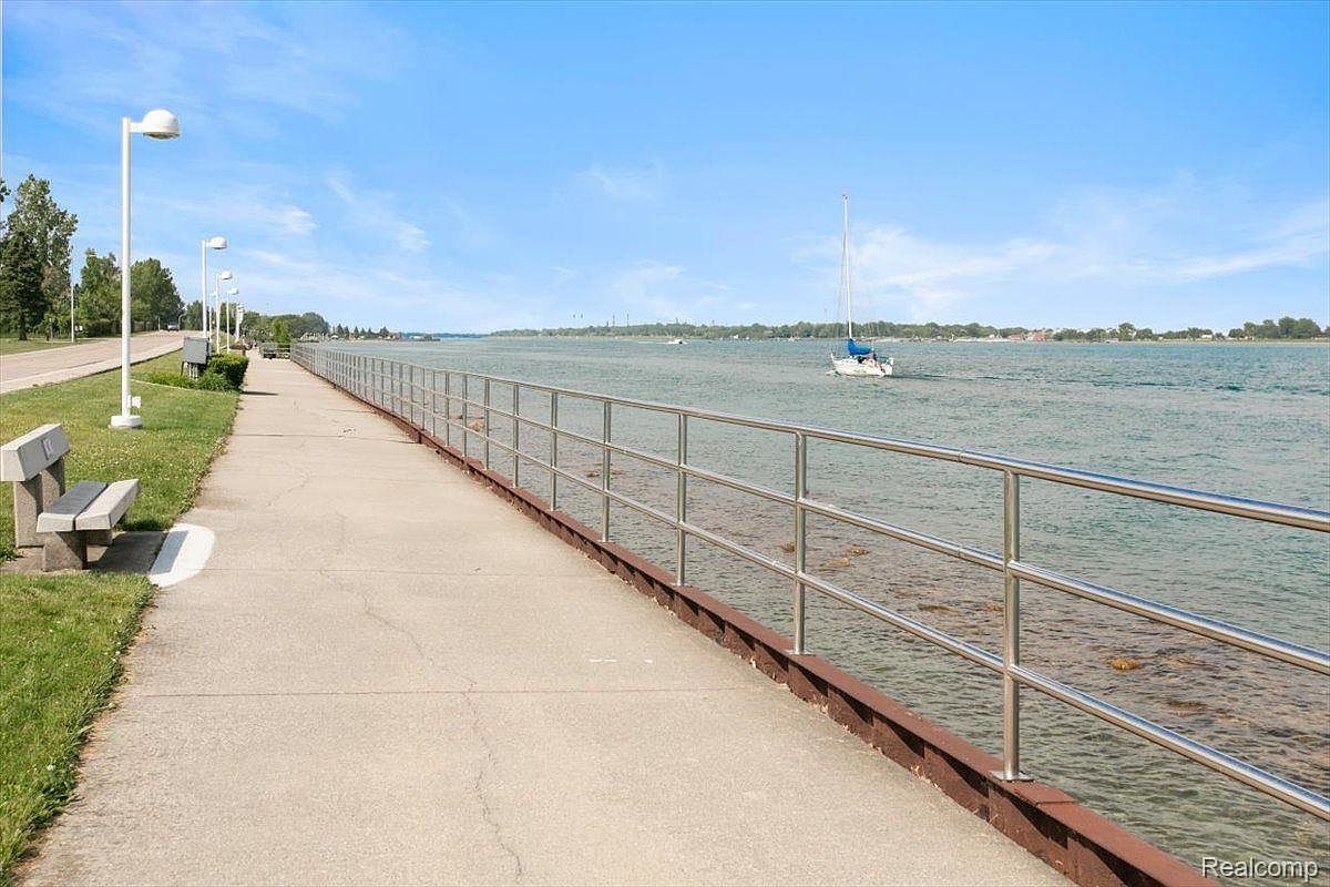 1700 River Rd APT 9 Marysville, MI 48040 - Thumbnail 3