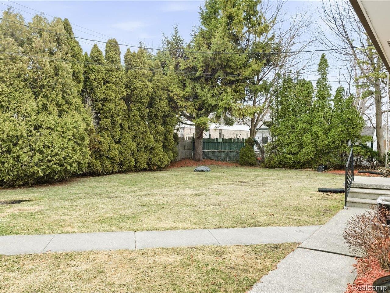 2025 Union St Port Huron, MI 48060 - Thumbnail 3