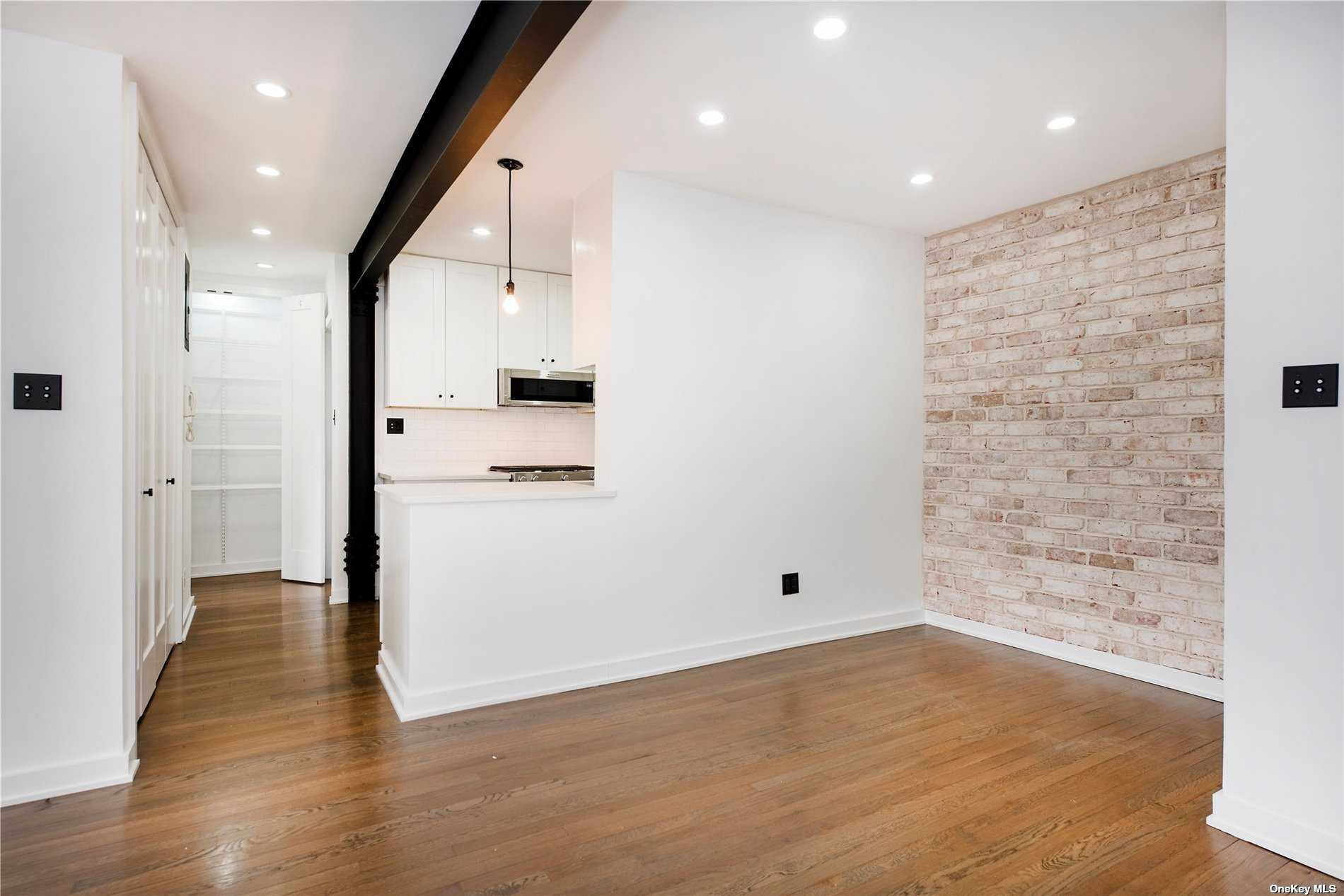 35-20 Leverich Street, Jackson Heights, NY, USA, 11372 - Thumbnail 3