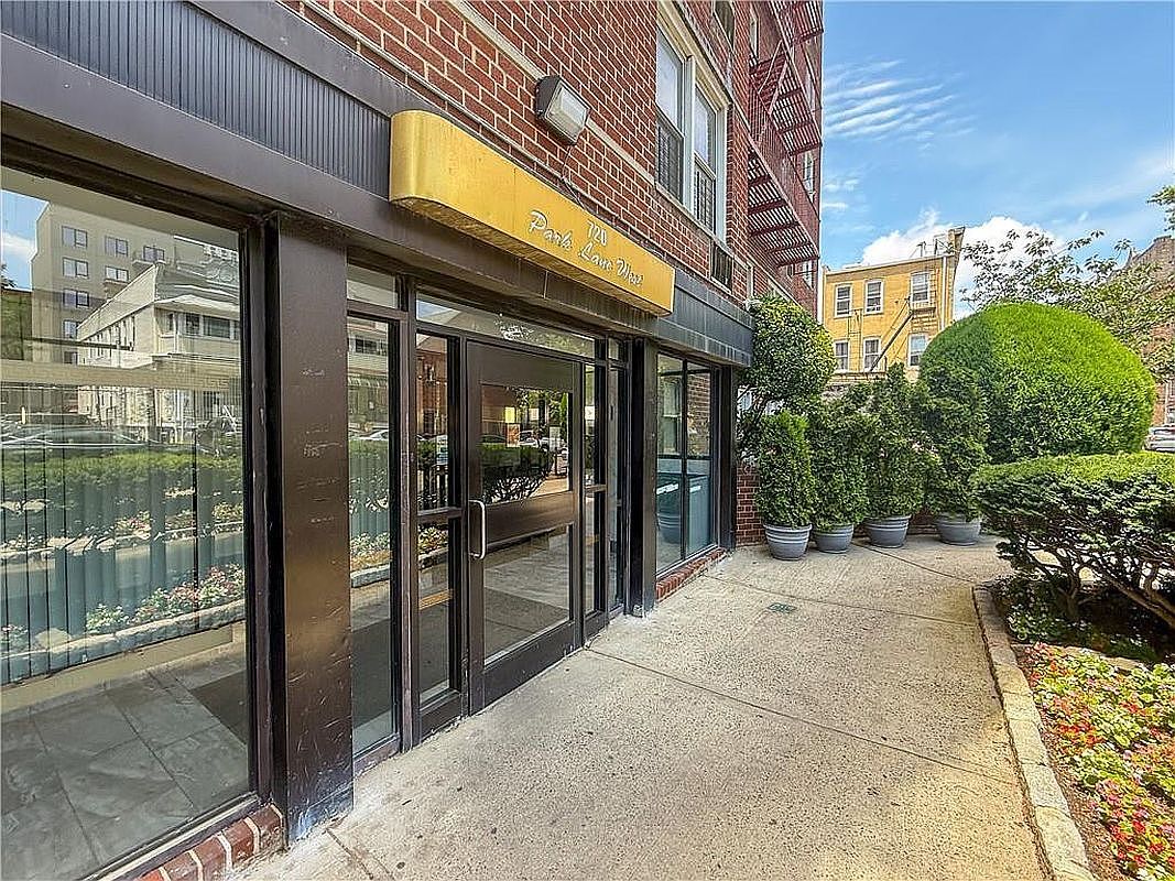 720 E 31st St APT 5K Brooklyn, NY 11210 - Thumbnail 3