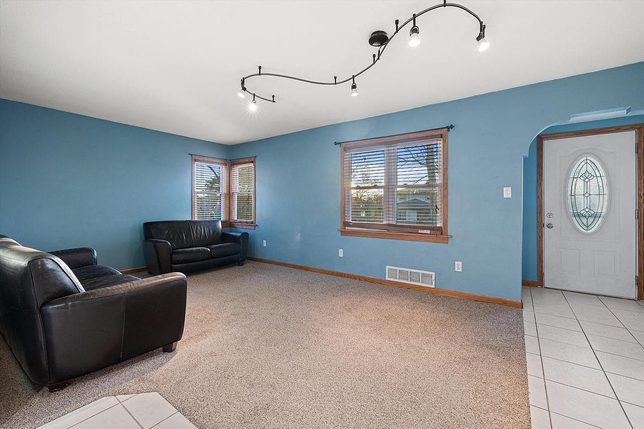 2918 S 95th St West Allis, WI 53227 - Thumbnail 3