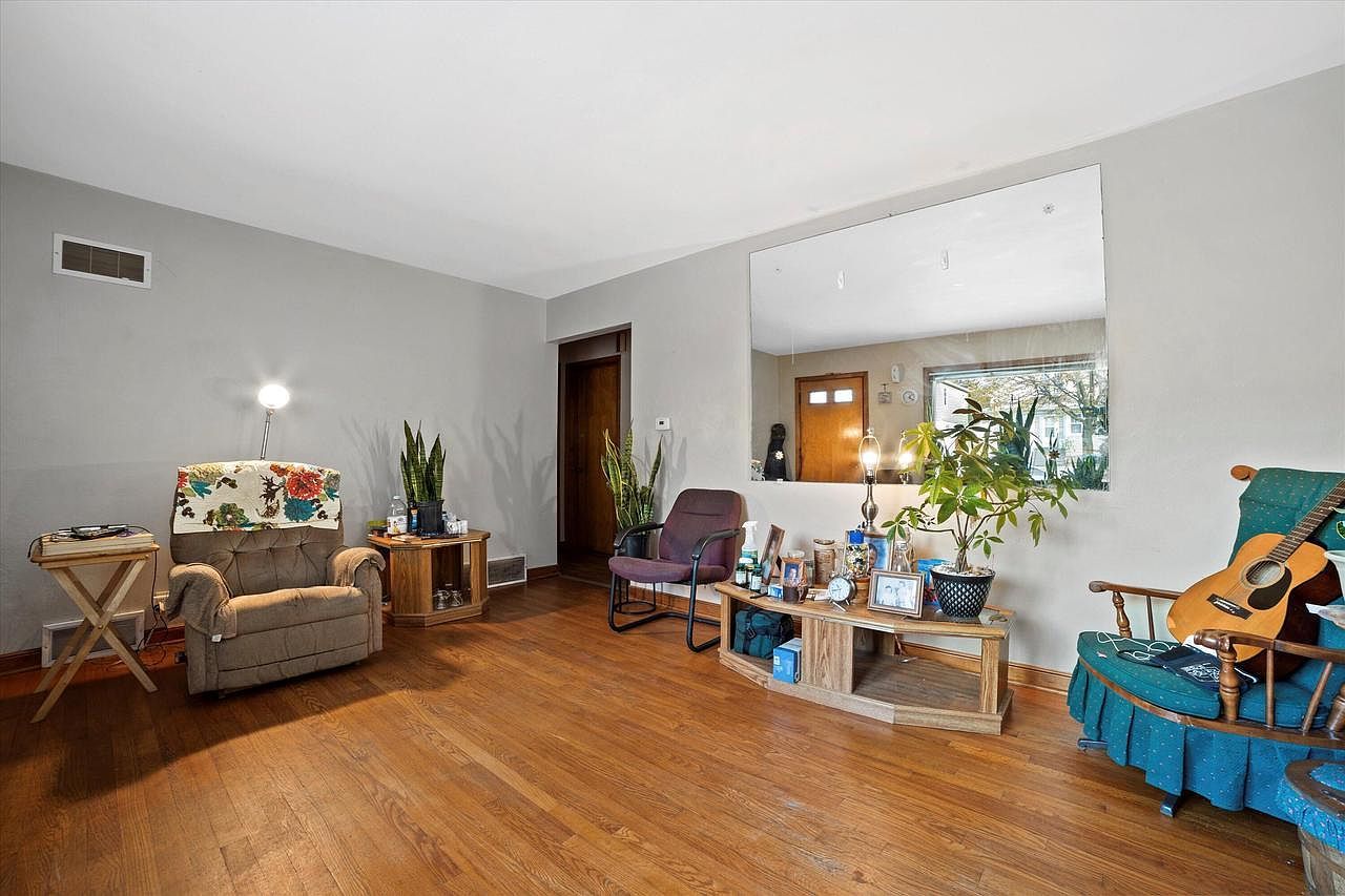 2412 S 69th St Milwaukee, WI 53219 - Thumbnail 3