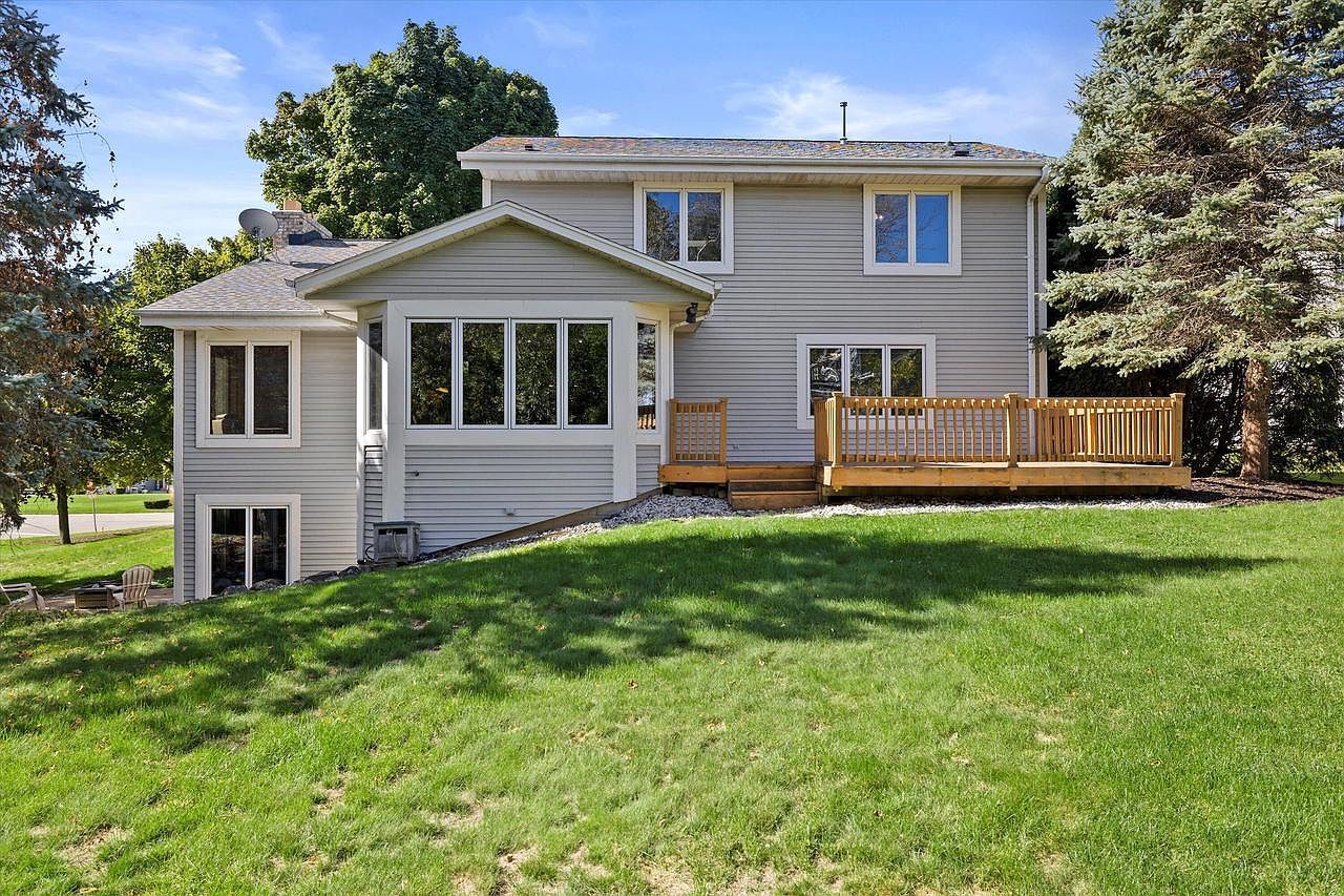 1080 Pioneer Trl Waukesha, WI 53186 - Thumbnail 3