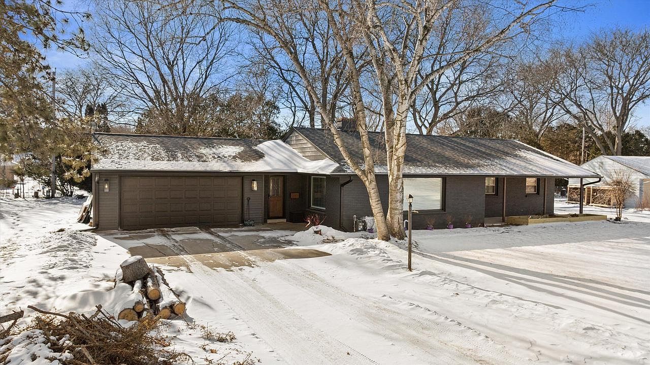 305 Sunny Ln Thiensville, WI 53092 - Thumbnail 3