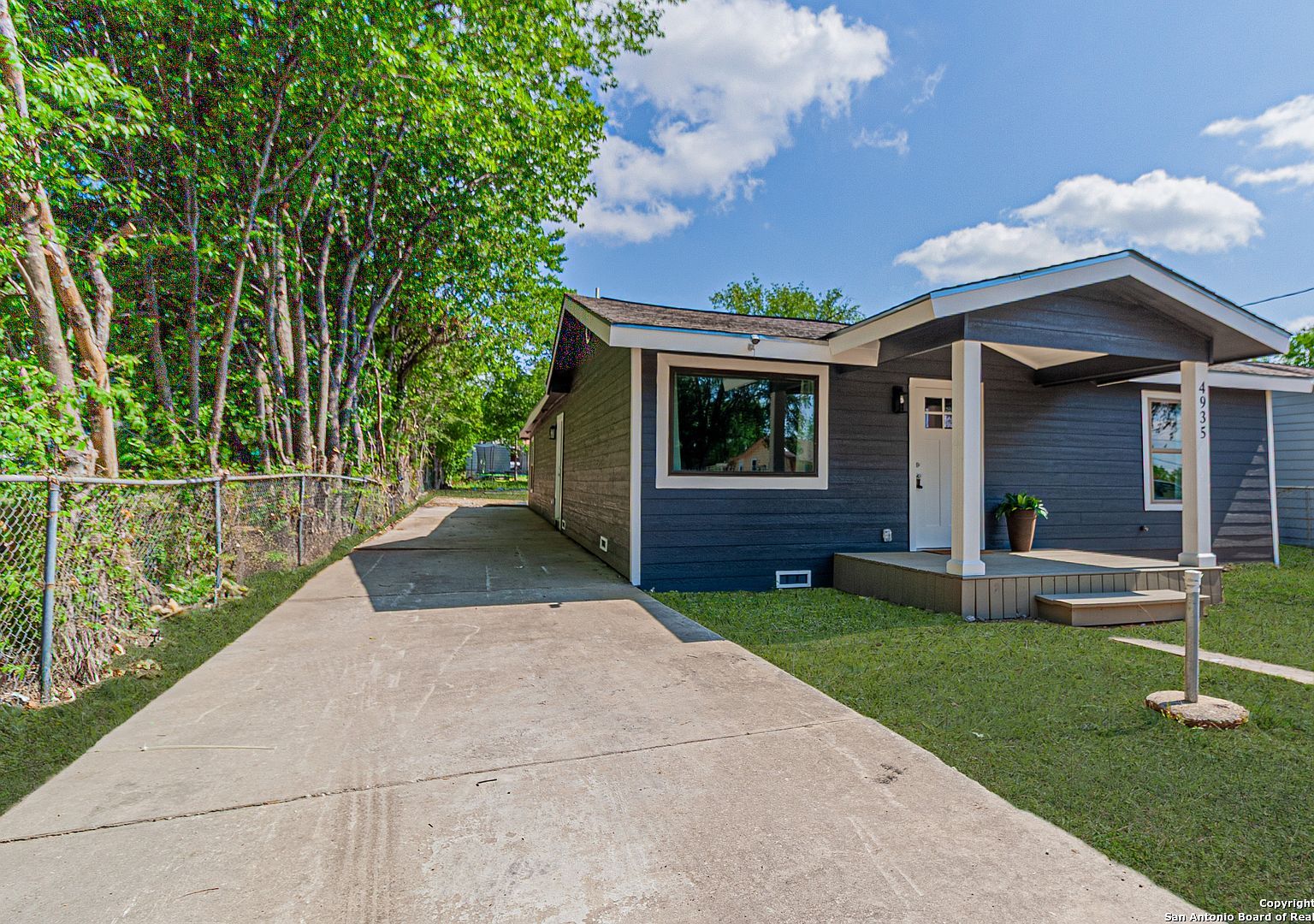 4935 Bartmer Ave San Antonio, TX 78228 - Thumbnail 3