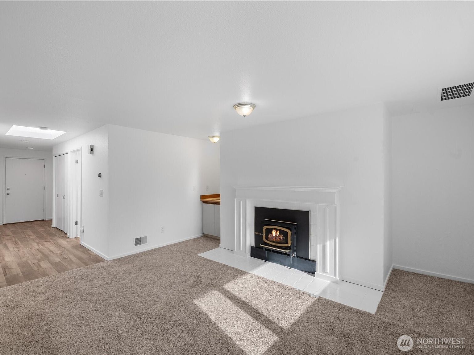 8225 212th St SW APT 302 Edmonds, WA 98026 - Thumbnail 3