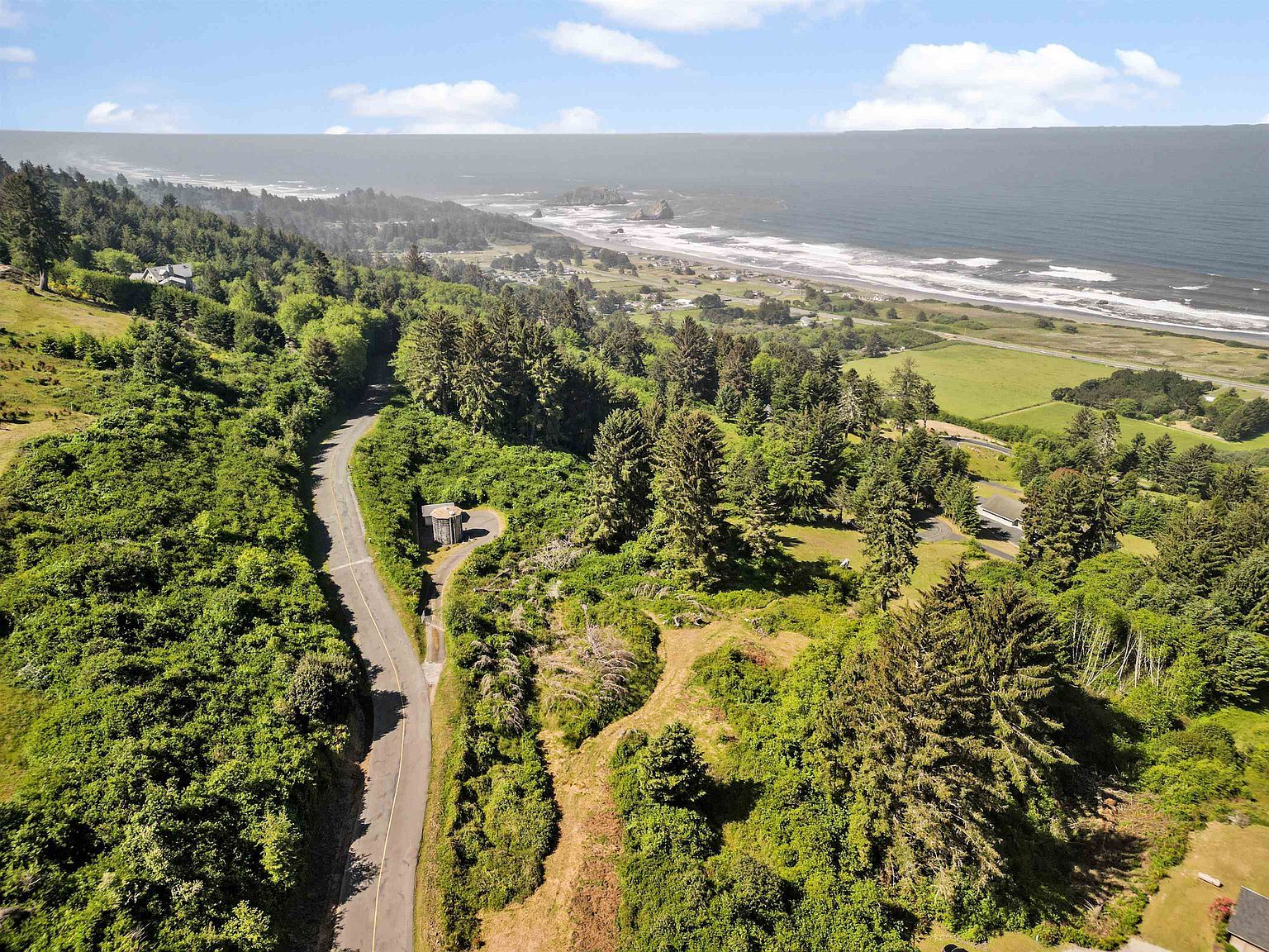 400 Spyglass Rd Smith River, CA 95567 - Thumbnail 3