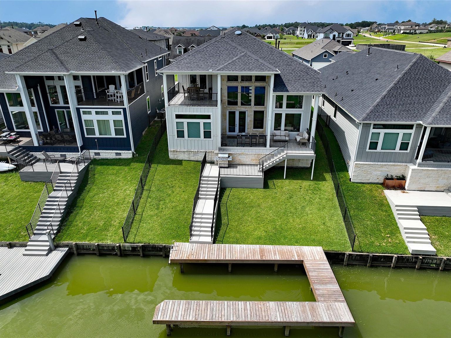 10736 S Lake Mist Ln Willis, TX 77318 - Thumbnail 3