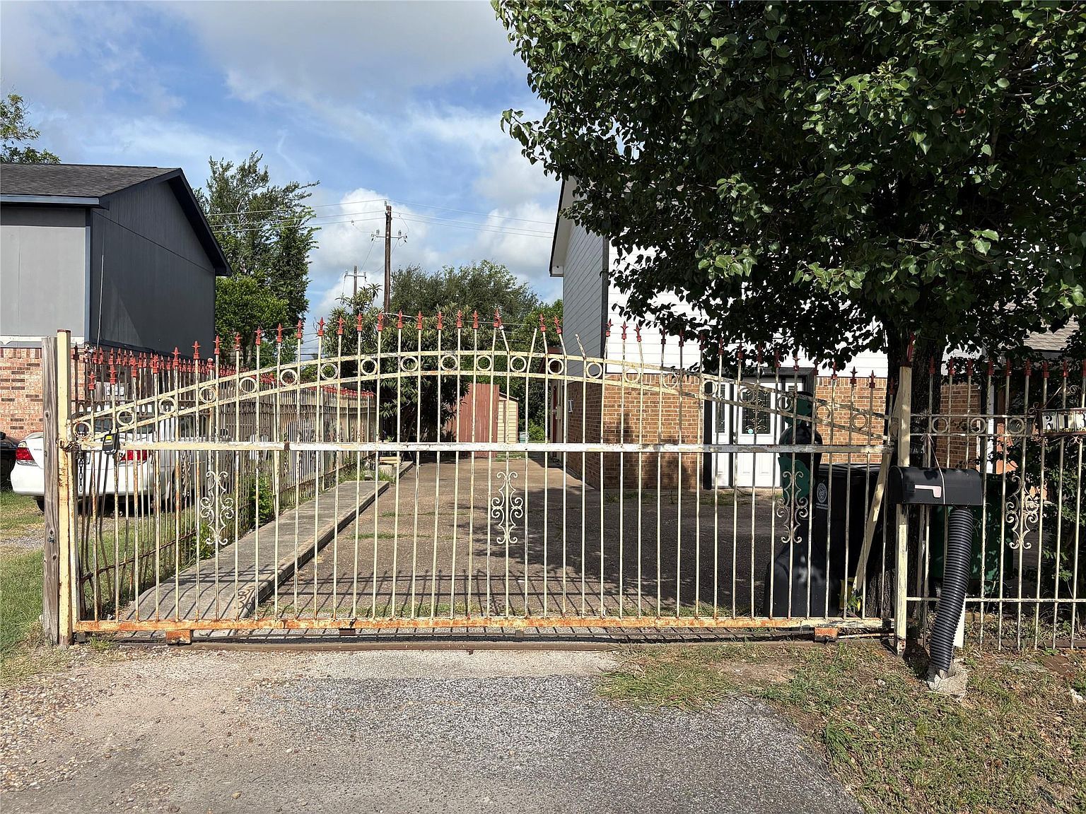 2131 Campbell Rd Houston, TX 77080 - Thumbnail 3