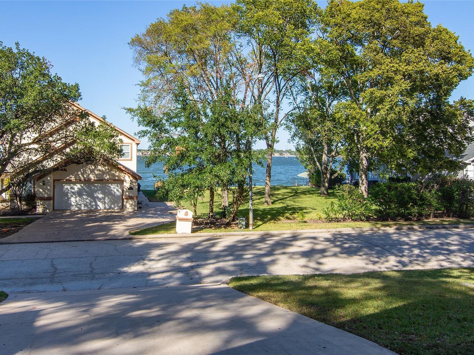 3818 Treasure Island Dr Montgomery, TX 77356 - Thumbnail 3