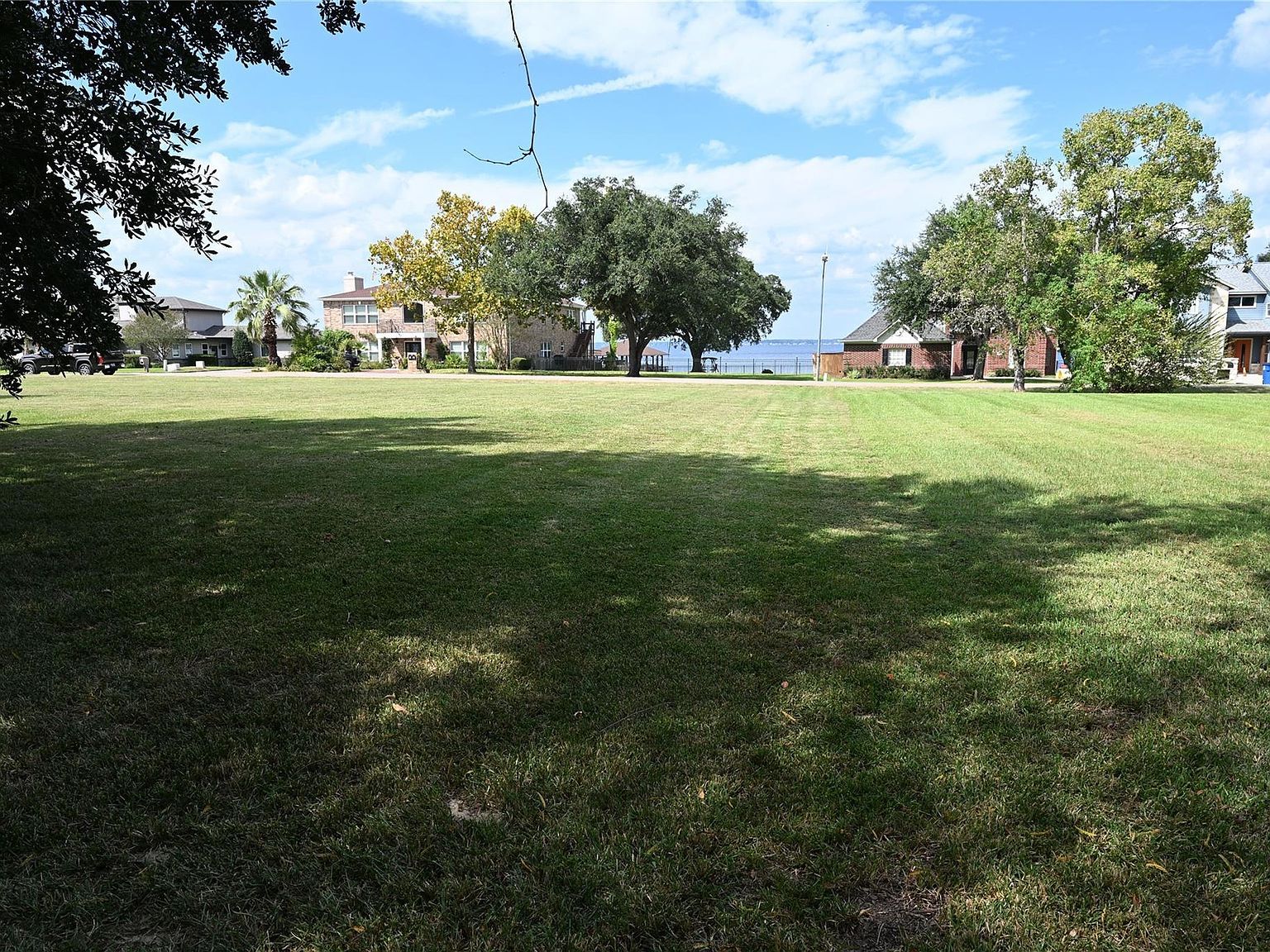 Na West Shore Dr Willis, TX 77318 - Thumbnail 3