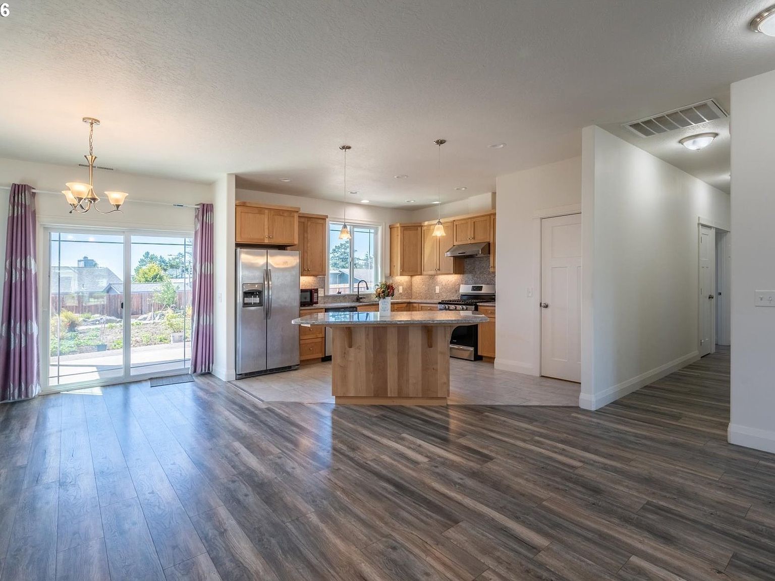 2010 Roosevelt Loop North Bend, OR 97459 - Thumbnail 3