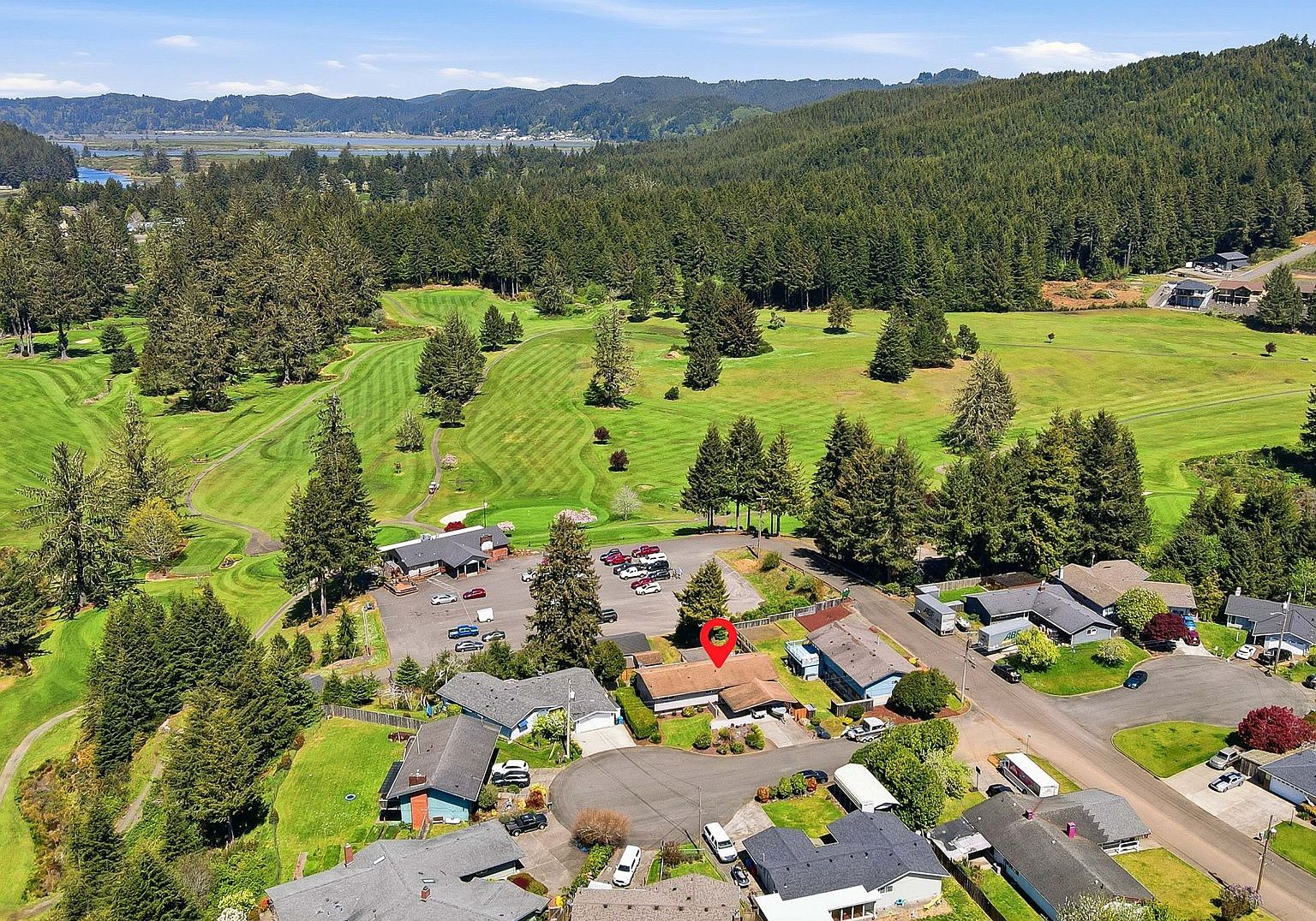 2820 Country Club Ct Reedsport, OR 97467 - Thumbnail 3