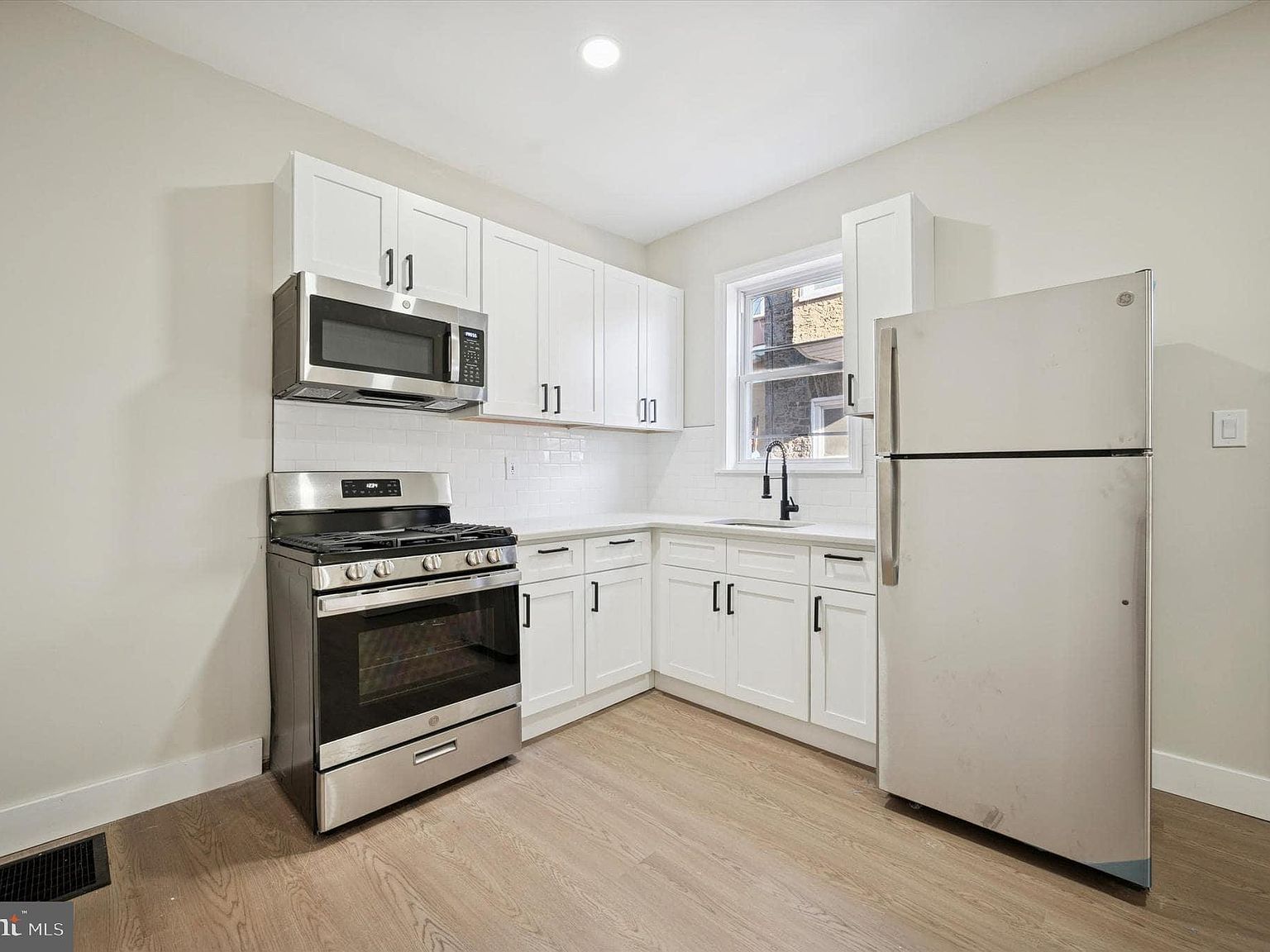 75 E High St Philadelphia, PA 19144 - Thumbnail 3