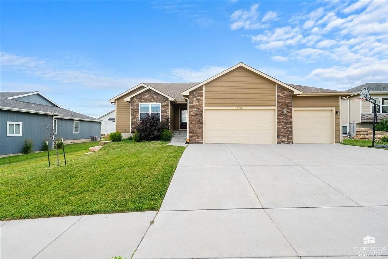 8796 N Kelliann Way Manhattan, KS 66502 - Thumbnail 3