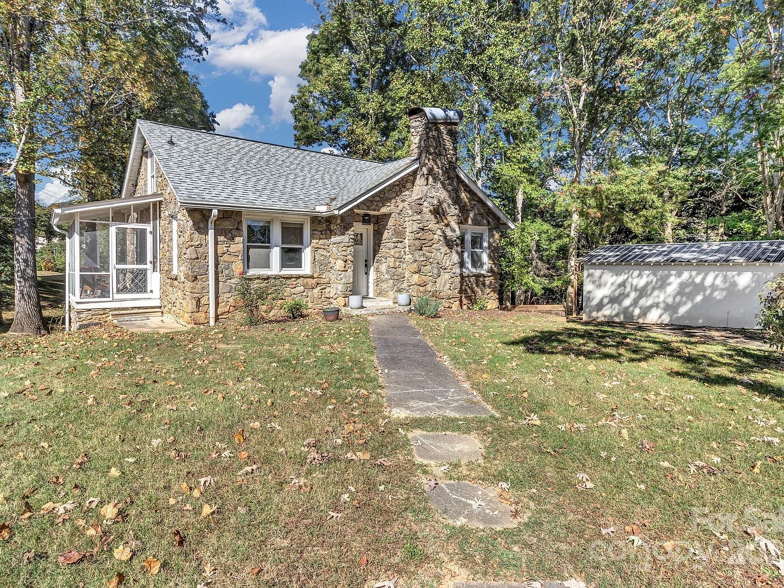 14 Mineral Springs Rd Asheville, NC 28805 - Thumbnail 3