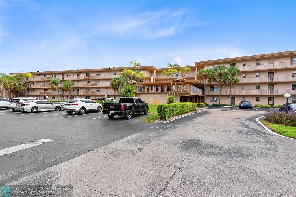 9300 SW 8th St APT 102 Boca Raton, FL 33428 - Thumbnail 3