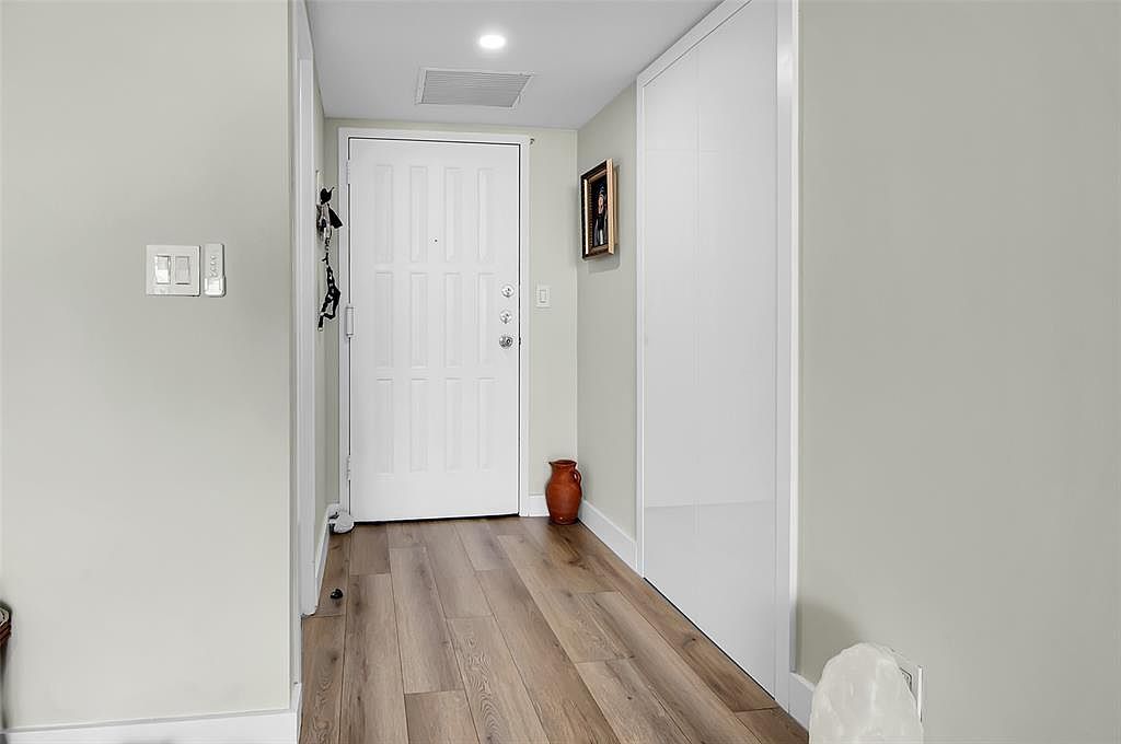 600 Parkview Dr APT 1029 Hallandale Beach, FL 33009 - Thumbnail 3